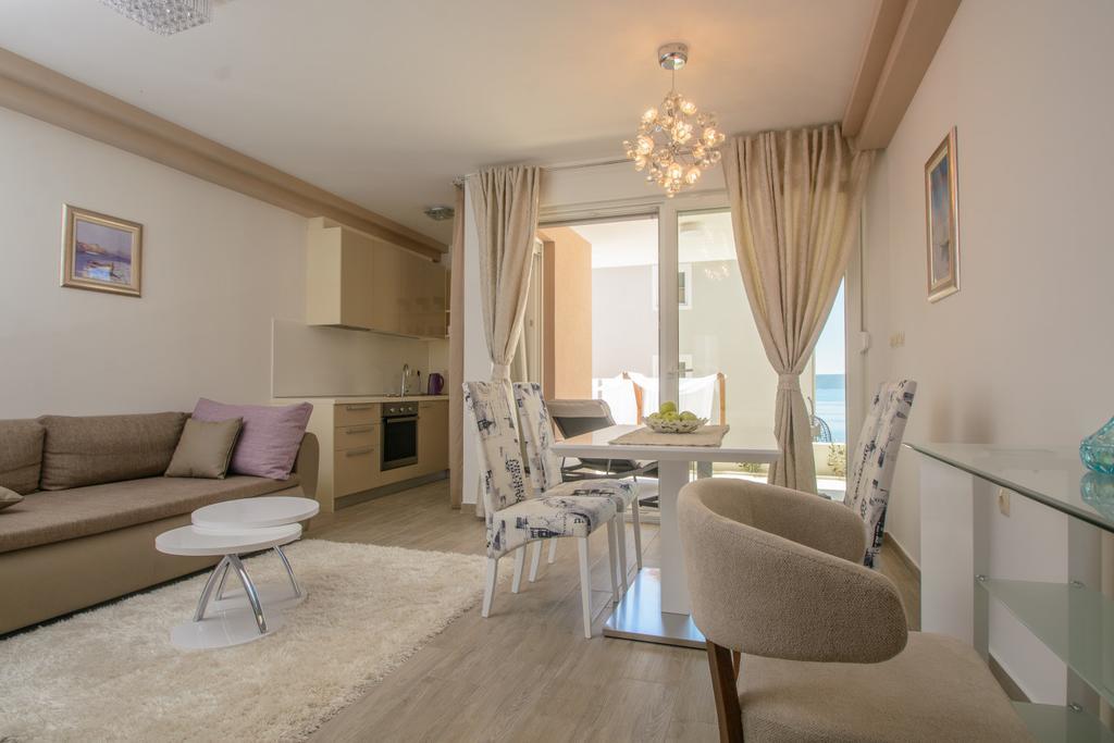 Apartments Villa Atlantis Trogir Exterior photo