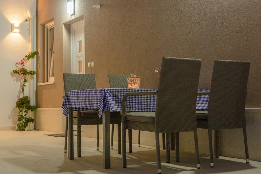 Apartments Villa Atlantis Trogir Exterior photo